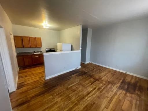 Milwaukee County apartments for rent - Property image - 828 W Windlake Ave - 1