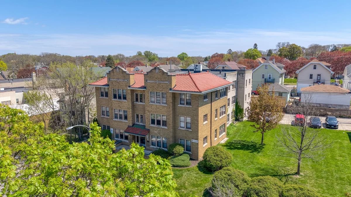 Milwaukee County apartments for rent - Property image - 3402 N Oakland Ave - 3