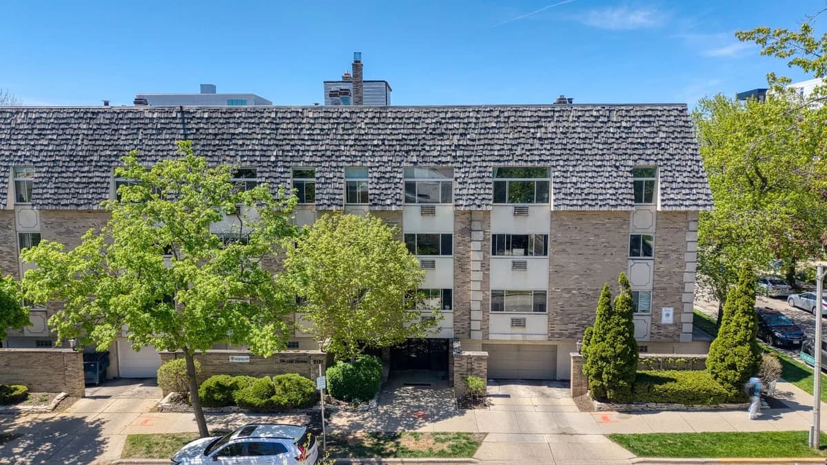 Milwaukee County apartments for rent - Property image - Lake Chateau - 1