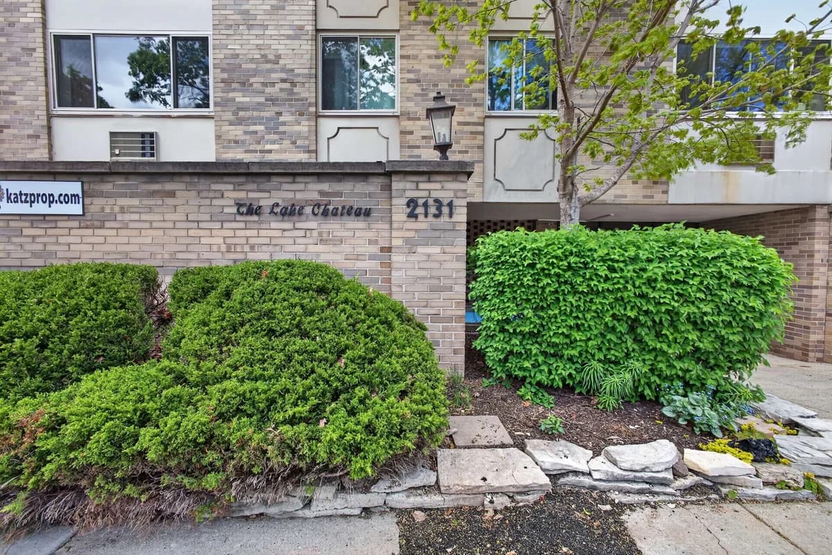 Milwaukee County apartments for rent - Property image - Lake Chateau - 3