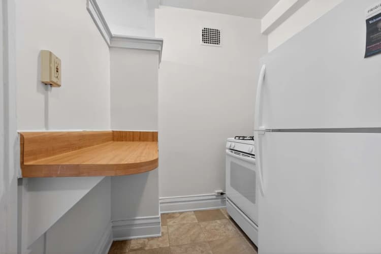 Milwaukee County apartments for rent - image - The Los Angeles - Kitchen.jpg