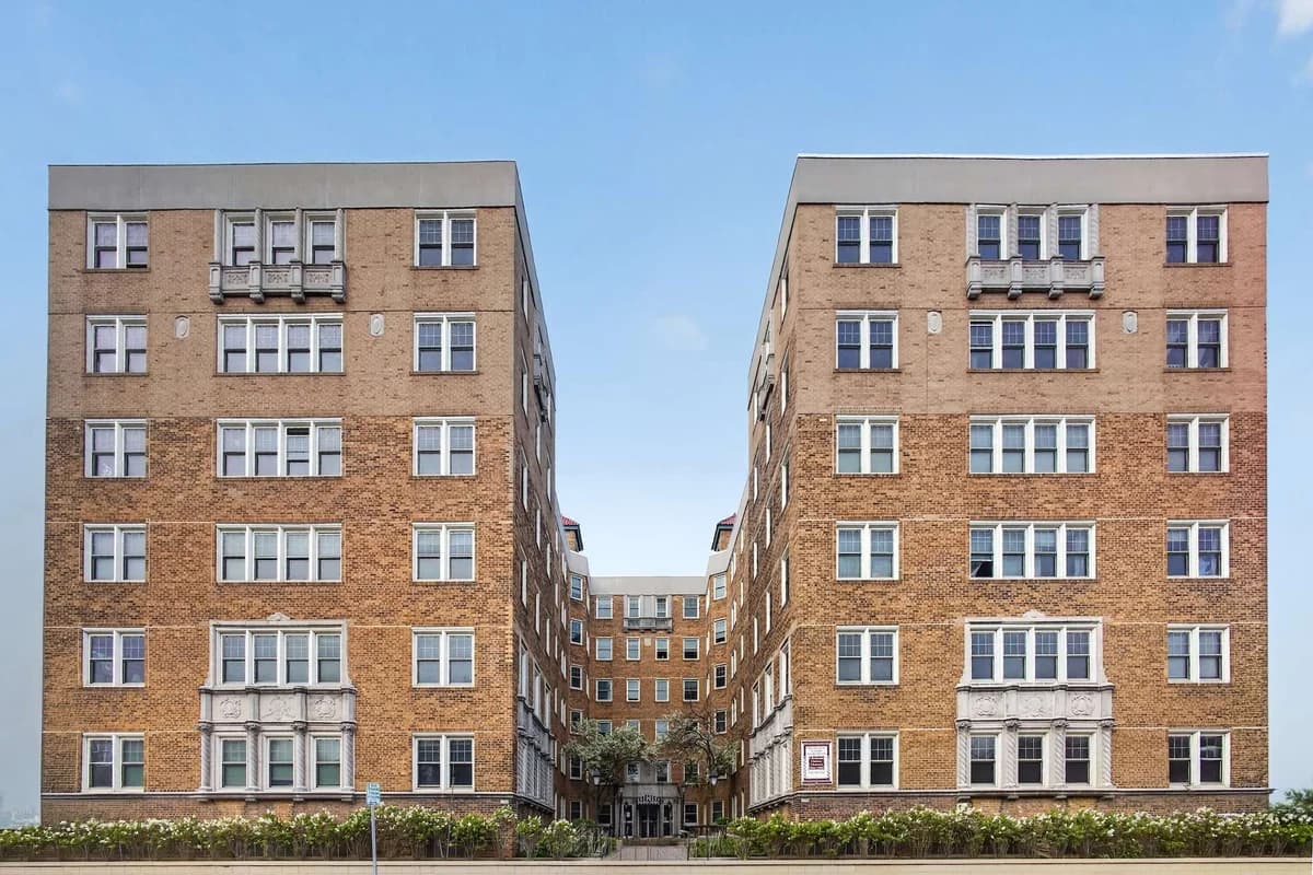 Milwaukee County apartments for rent - Property image - Belleview Manor - 2