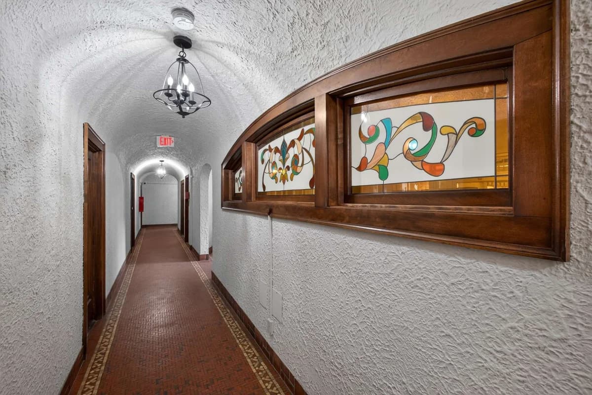 Milwaukee County apartments for rent - image - Belleview Manor - Hallway.jpg
