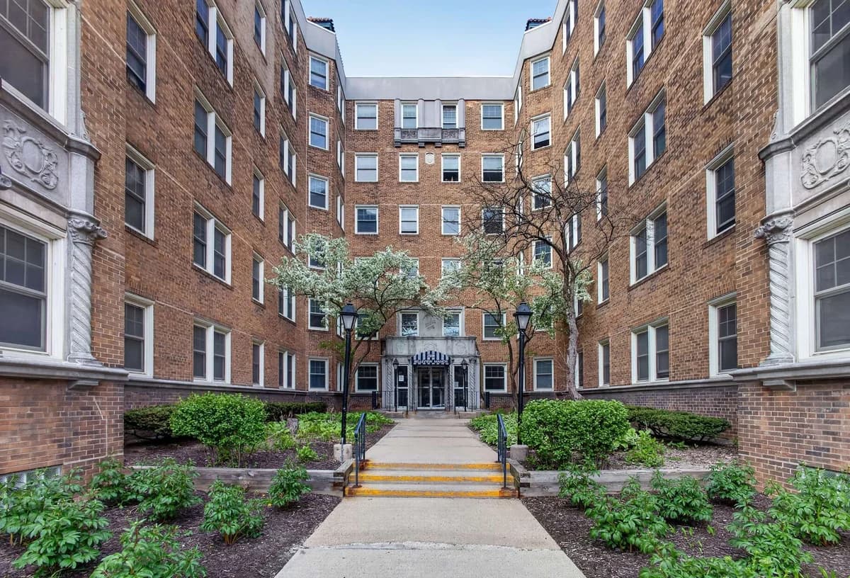 Milwaukee County apartments for rent - Property image - Belleview Manor - 1