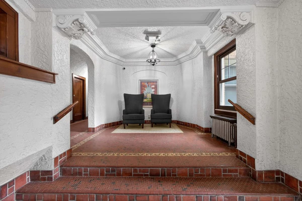 Milwaukee County apartments for rent - Property image - Belleview Manor - 3