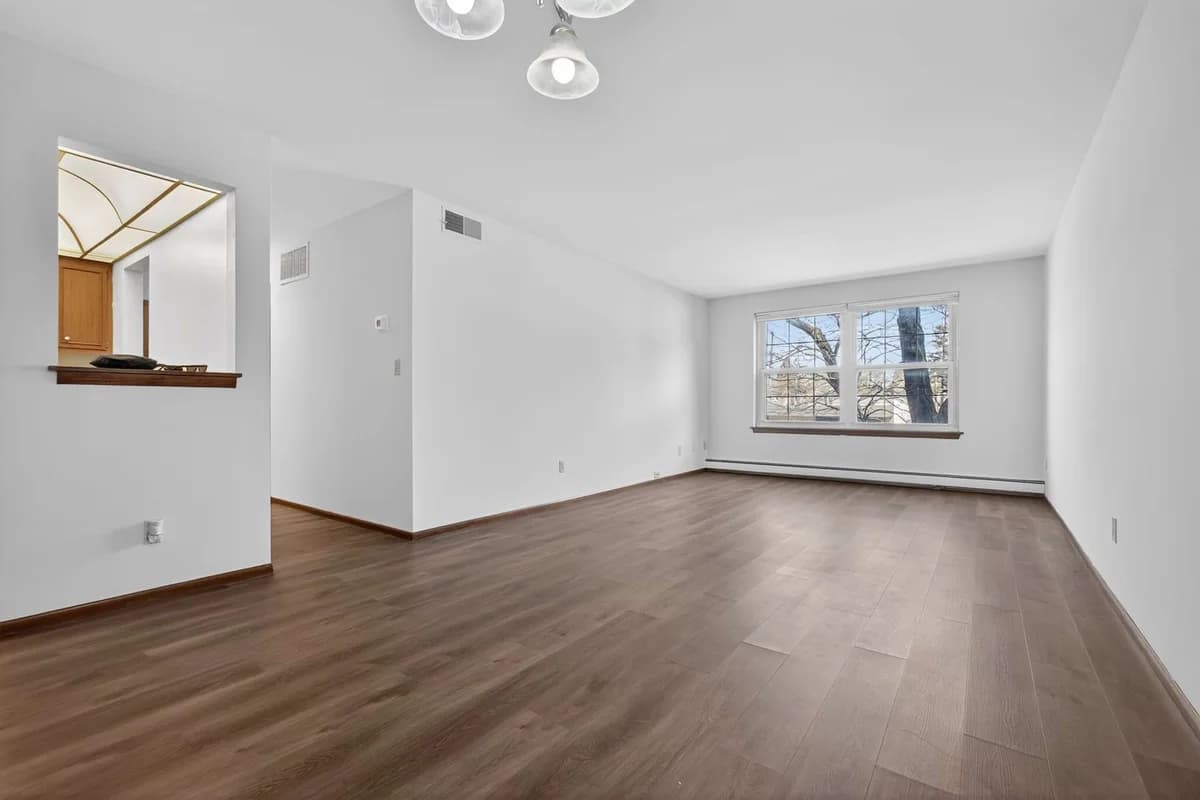 Milwaukee County apartments for rent - Property image - Charleston East - 3