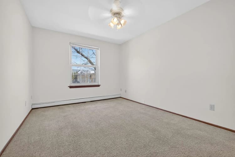 Milwaukee County apartments for rent - image - Charleston East - Bedroom.jpg