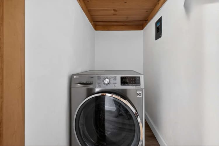 Milwaukee County apartments for rent - image - Webster Place - Laundry Area.jpg