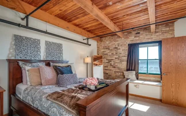 Milwaukee County apartments for rent - image - Historic Fifth Ward Lofts - Bedroom 2.webp
