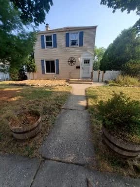 Milwaukee County apartments for rent - Property image - 1018 E Wilbur Ave - Single Family - 1