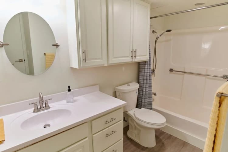 Milwaukee County apartments for rent - image - Sycamore Place - Bathroom 1.webp