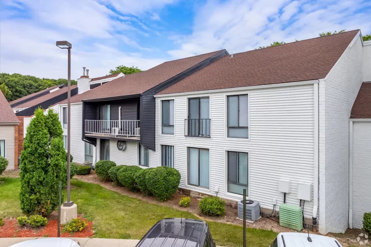 Milwaukee County apartments for rent - Property image - Sycamore Place Apartments - 2