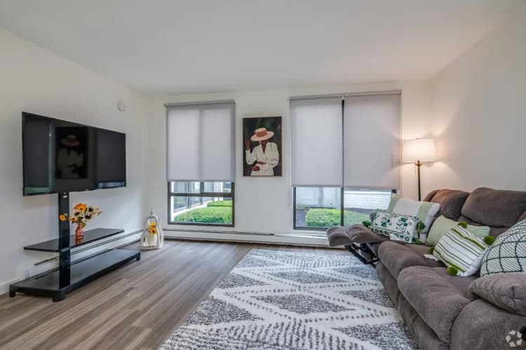 Milwaukee County apartments for rent - image - Sycamore Place - Exterior 4.webp