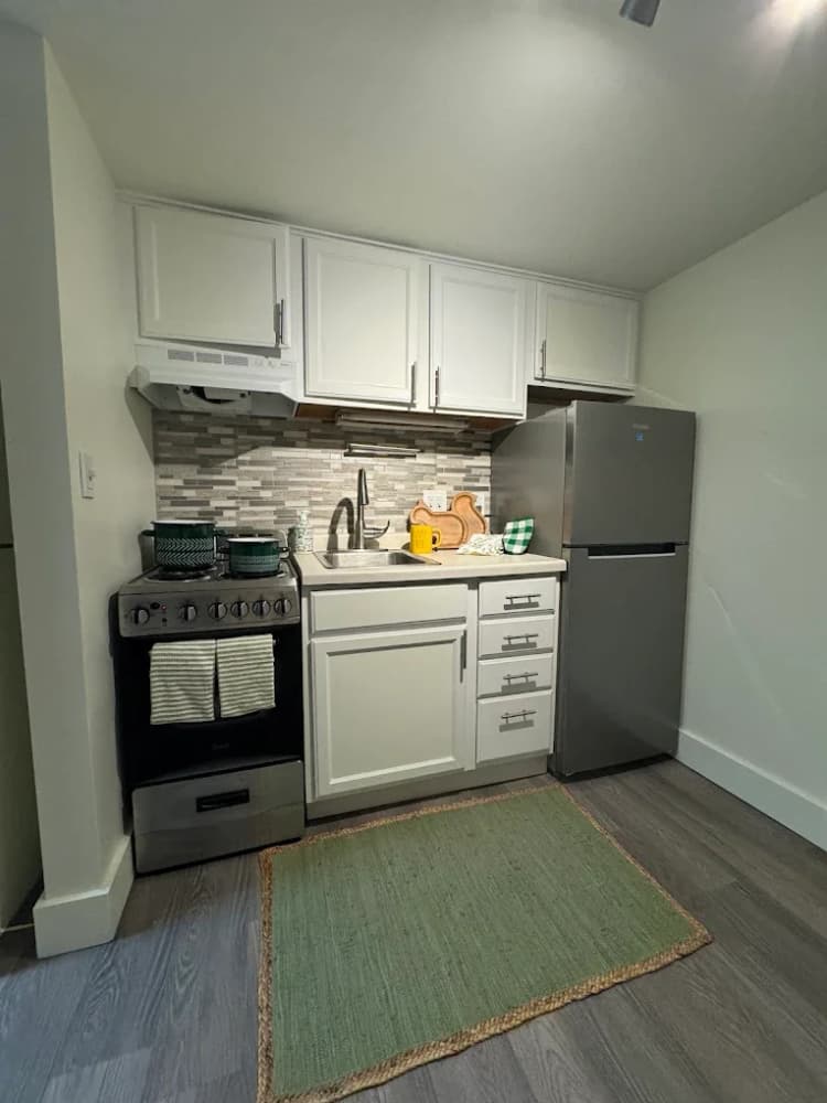 Milwaukee County apartments for rent - image - Sycamore Place - Kitchen.webp