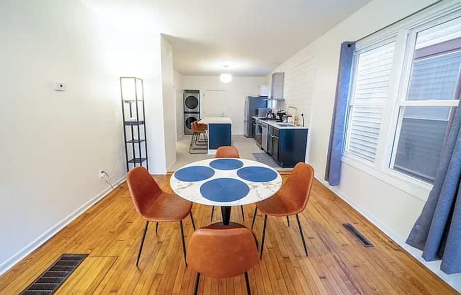 Milwaukee County apartments for rent - Property image - 2110-2112 N Palmer St - 3