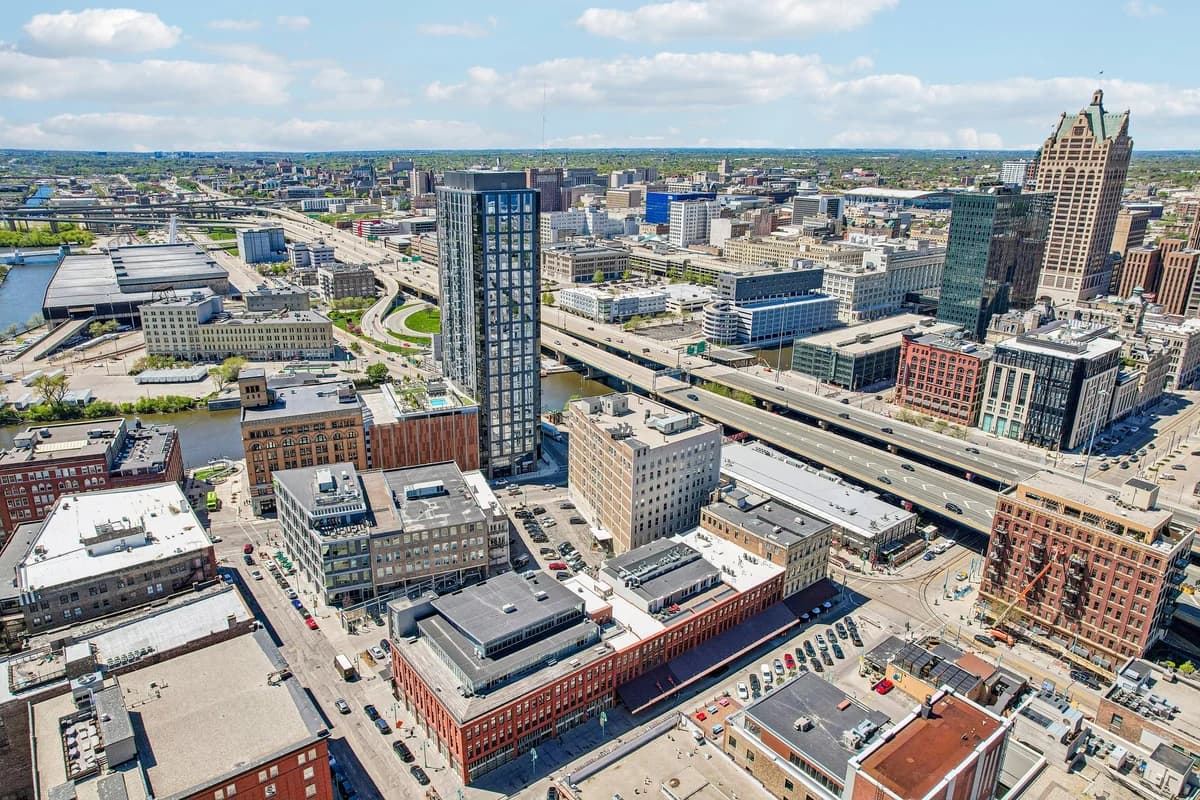Milwaukee County apartments for rent - Property image - Ward House - 3