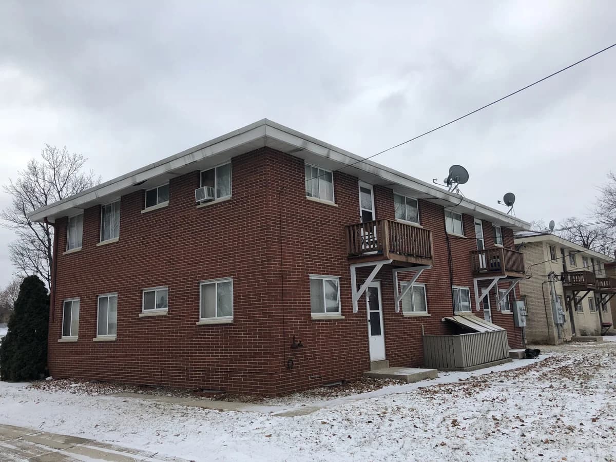Milwaukee County apartments for rent - Property image - 9500 W Capitol Dr 4 unit - 3