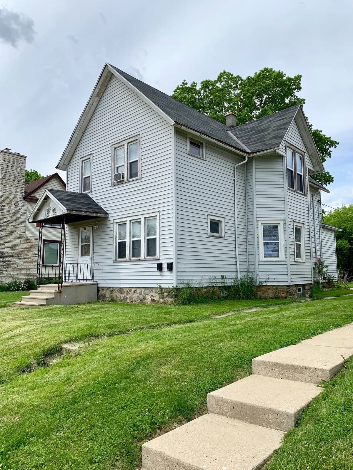 Milwaukee County apartments for rent - Property image - 1216 Marquette Avenue-Duplex - 3