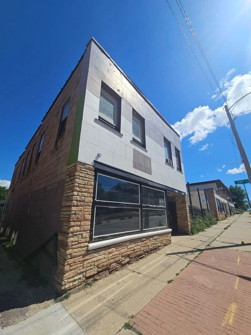 Milwaukee County apartments for rent - image - 2527 S. 13th St- 2.jpg
