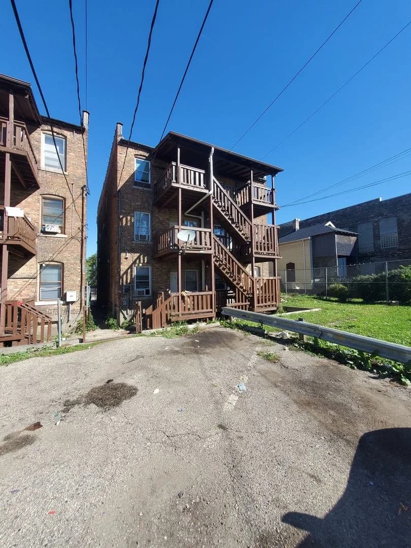 Milwaukee County apartments for rent - image - 1235 W National Ave11.jpg