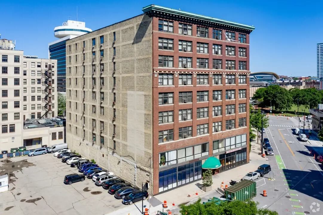 undefined apartments for rent - image - 641b20159796e2.37249566906.jpg