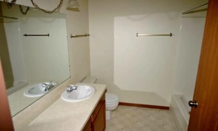 undefined apartments for rent - image - cp-master-bath_orig-ppqa1t16uo6vynvinwdpy29to7cb1j2ndzoqsjxm0o.jpeg
