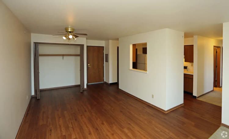 undefined apartments for rent - image - brandywood-apartments-oak-creek-wi-eating-area (2).jpg