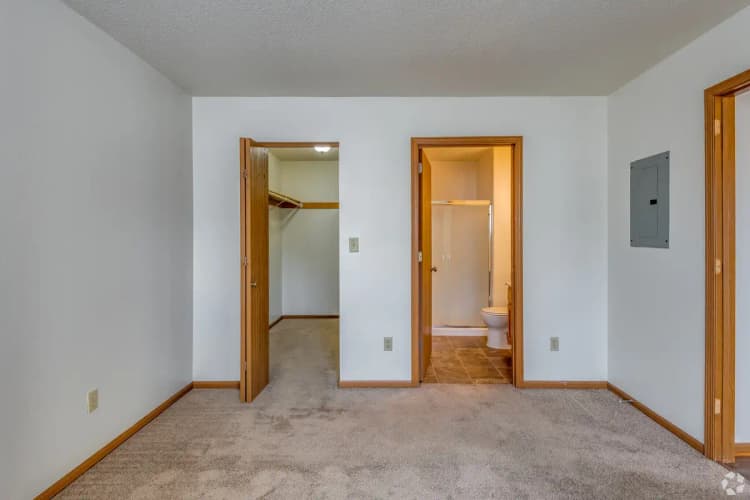 undefined apartments for rent - image - the-gables-apartments-oak-creek-wi-2br-2ba---1085sf (6).jpg