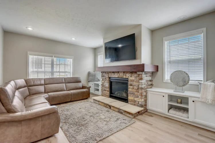 undefined apartments for rent - image - 5-web-or-mls-S-Superior-Pl-005-min.jpg