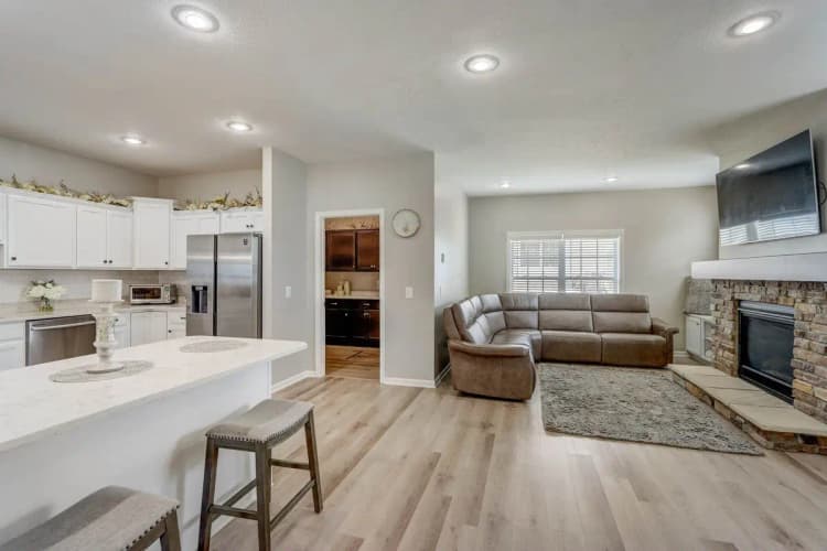 undefined apartments for rent - image - 6-web-or-mls-S-Superior-Pl-006-min.jpg