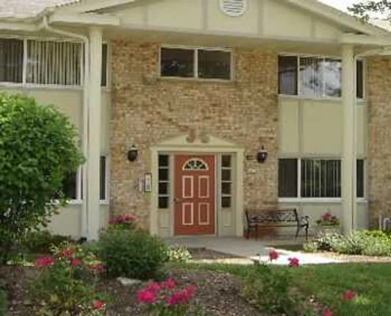 undefined apartments for rent - image - oie-o0mdephzrzsb_orig.jpg