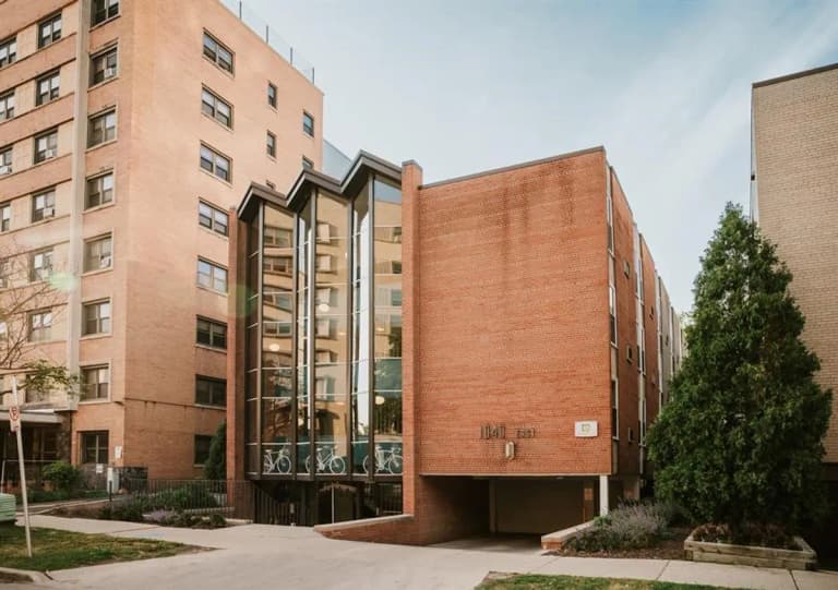 undefined apartments for rent - image - 2022.06.21 - Roostmke - Dominion.1040 Knapp-20824220458037262708242204580375127.jpg