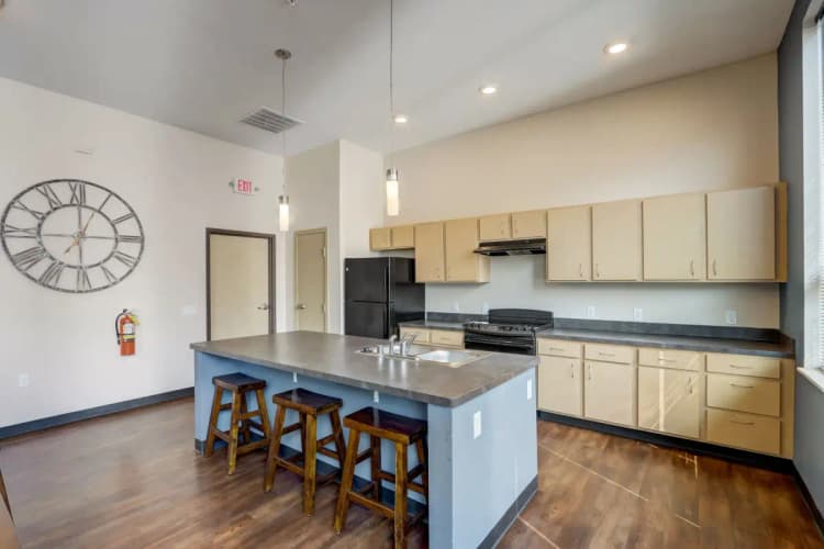 undefined apartments for rent - image - imgi_18_14811-web-or-mls-E Brown St 302-011.webp