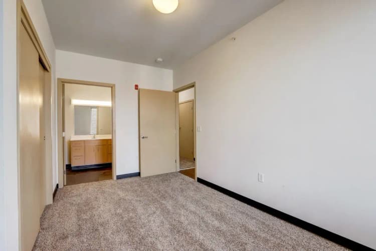 undefined apartments for rent - image - imgi_6_14814-web-or-mls-E Brown St 302-014.webp