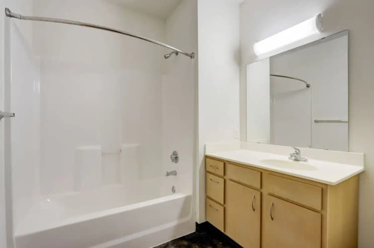 undefined apartments for rent - image - imgi_7_14820-web-or-mls-E Brown St 302-020.webp