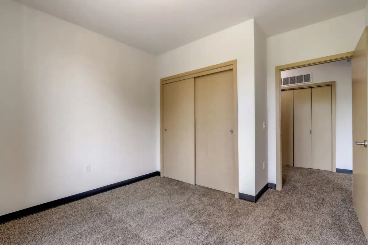 undefined apartments for rent - image - imgi_8_14825-web-or-mls-E Brown St 302-025.webp