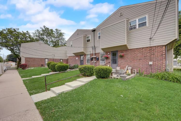 undefined apartments for rent - image - imgi_12_30125-web-or-mls-S 64th St 67526-025.webp