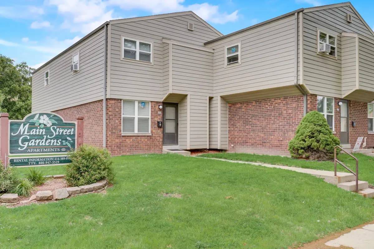 undefined apartments for rent - image - imgi_13_29-web-or-mls-S 64th St 67526-029.webp