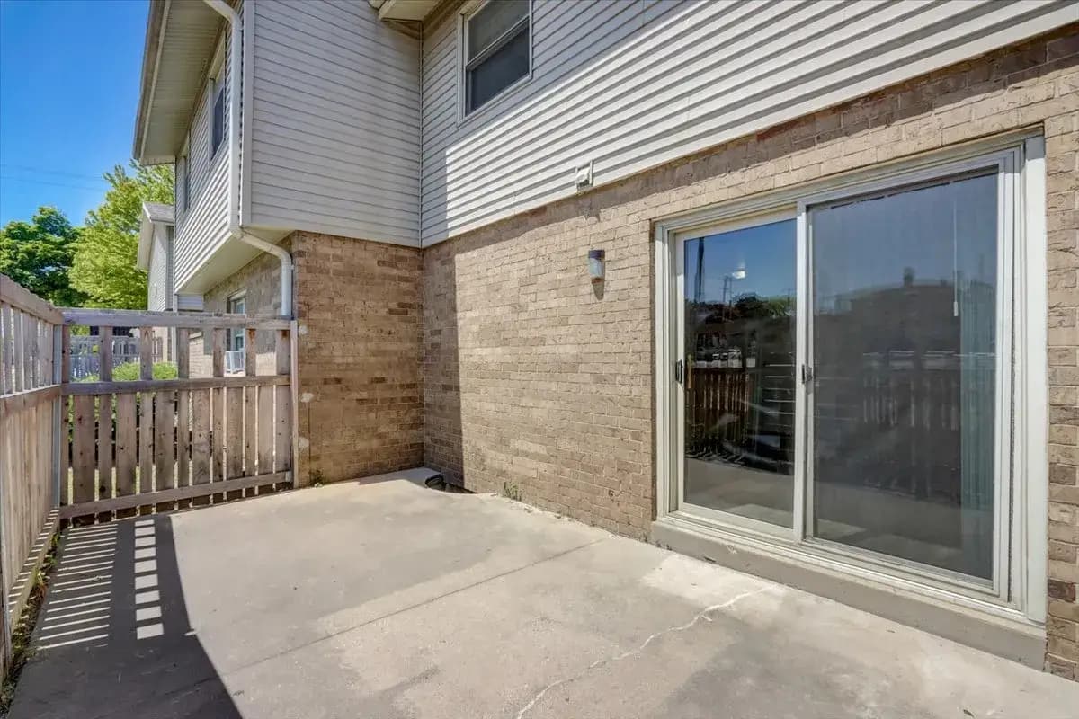 undefined apartments for rent - image - imgi_13_30936-W Vliet St Unit 2020-036.webp