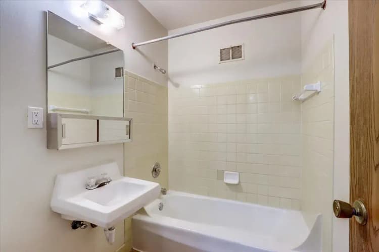 undefined apartments for rent - image - imgi_5_30919-W Vliet St Unit 2020-019.webp