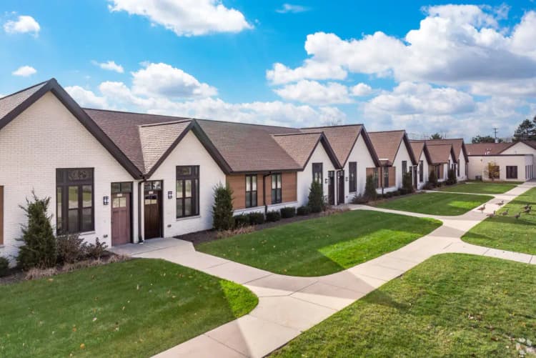 undefined apartments for rent - image - 3.1633_on_the_park_glendale_wi_1633_on_the_park_townhomes.jpeg.webp