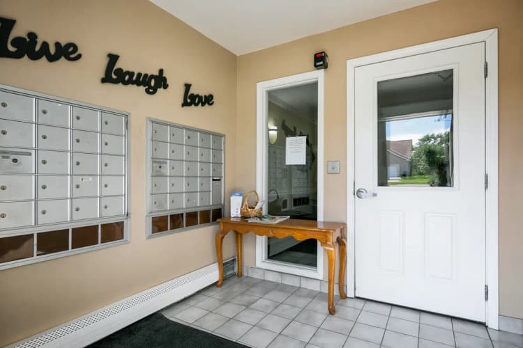 undefined apartments for rent - image - 08_Williamstown_Bay_Cudahy_-_800013.jpg