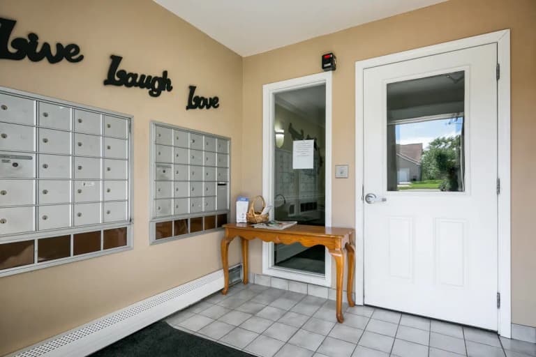 undefined apartments for rent - image - 08_Williamstown_Bay_Cudahy_-_800013.jpg